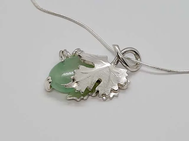 grape motif jade pendant03